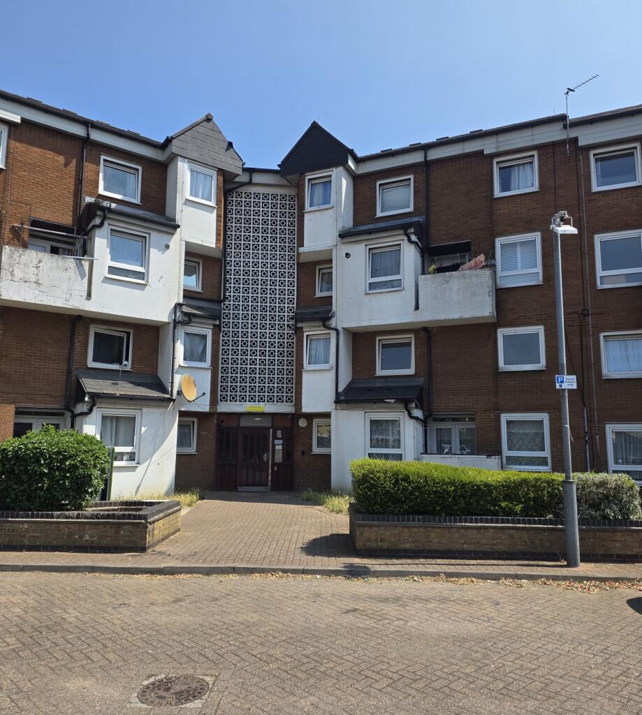 3 bed 1st Floor Flat for rent in Ilford. From Orange Square - London