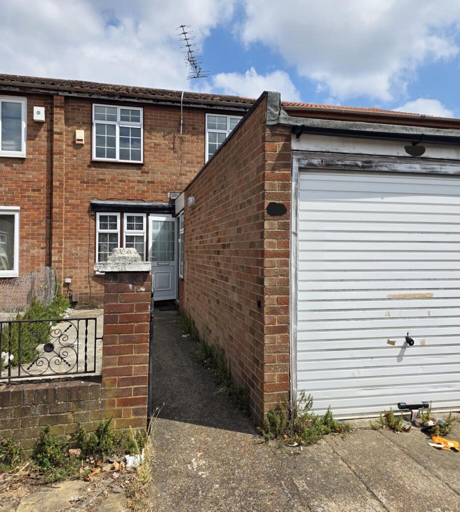 4 bed Town House for rent in East Ham. From Orange Square - London 4 bed Town House for rent in East Ham. From Orange Square - London