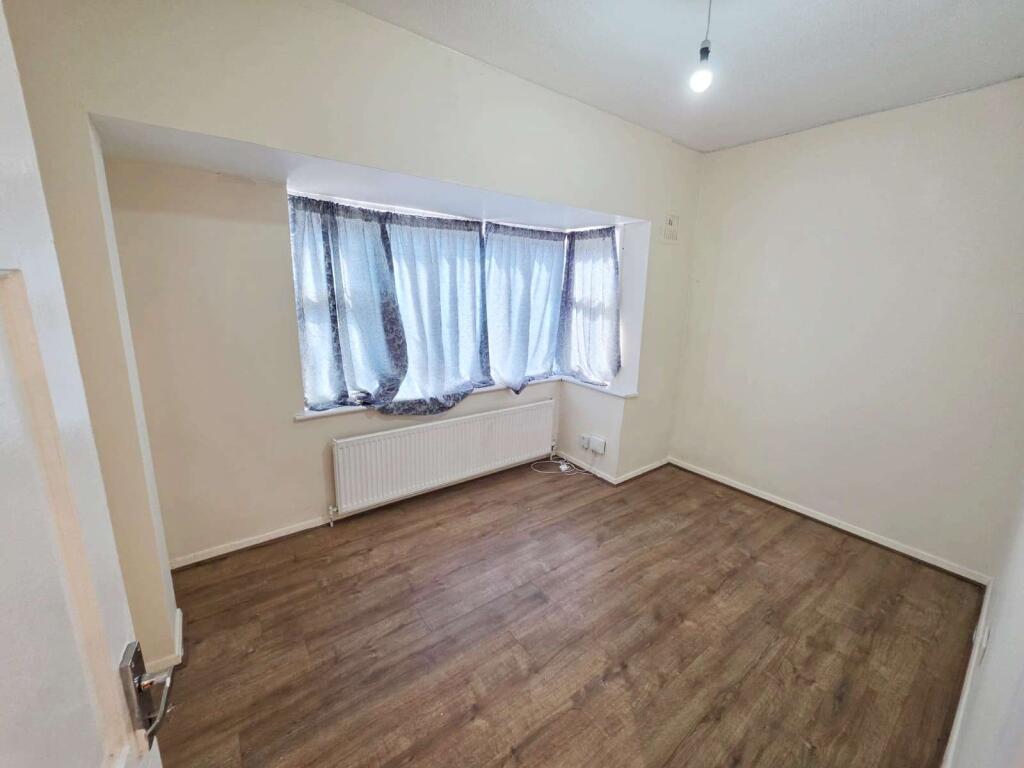 4 bed Mid Terraced House for rent in London. From Orange Square - London 4 bed Mid Terraced House for rent in London. From Orange Square - London