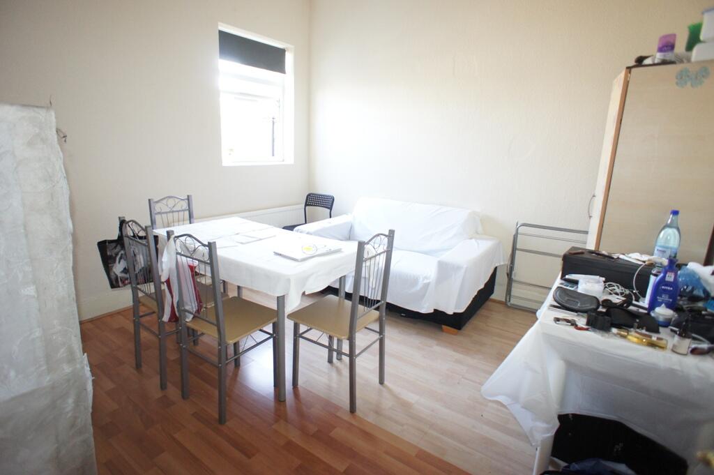 2 bed 1st Floor Flat for rent in London. From Orange Square - London