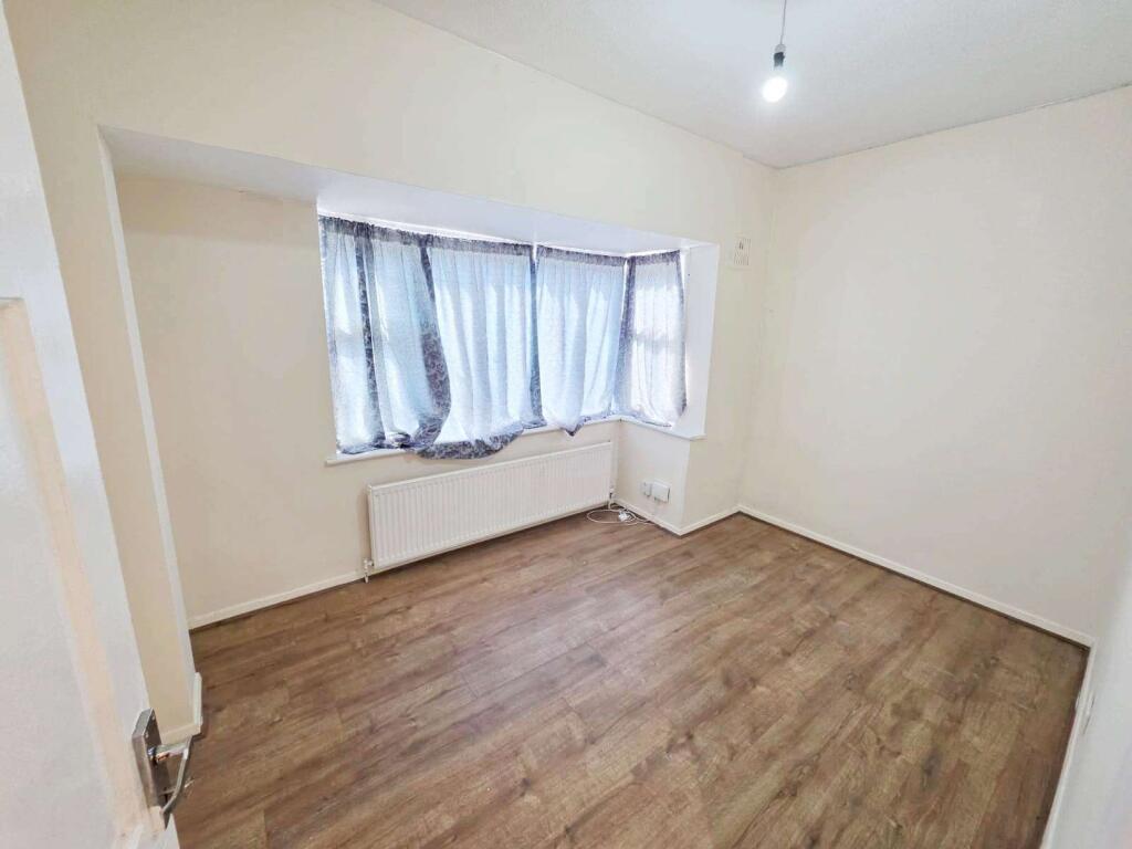 4 bed Mid Terraced House for rent in London. From Orange Square - London 4 bed Mid Terraced House for rent in London. From Orange Square - London