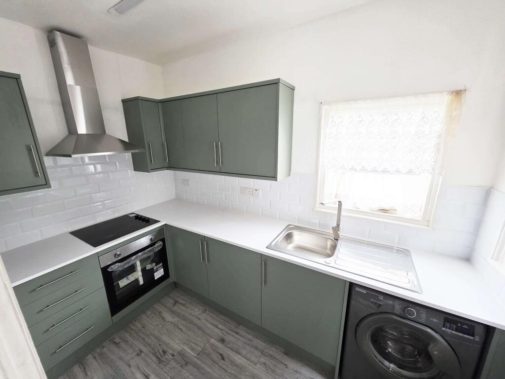 4 bed Mid Terraced House for rent in Ilford. From Orange Square - London 4 bed Mid Terraced House for rent in Ilford. From Orange Square - London