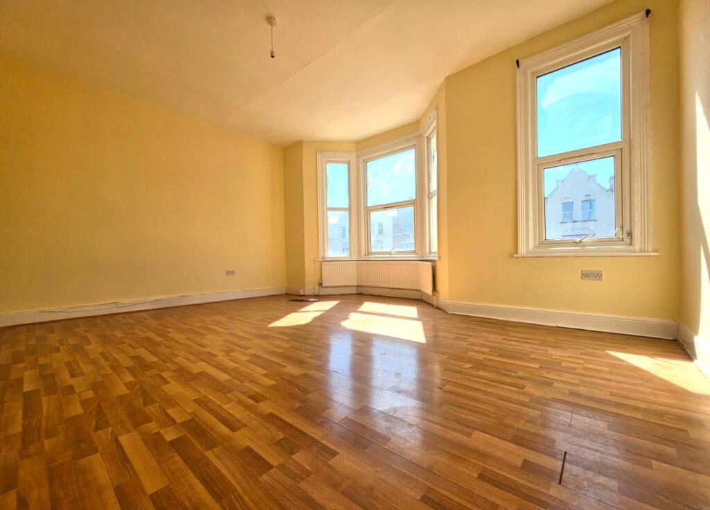 4 bed 1st Floor Flat for rent in West Ham. From Orange Square - London