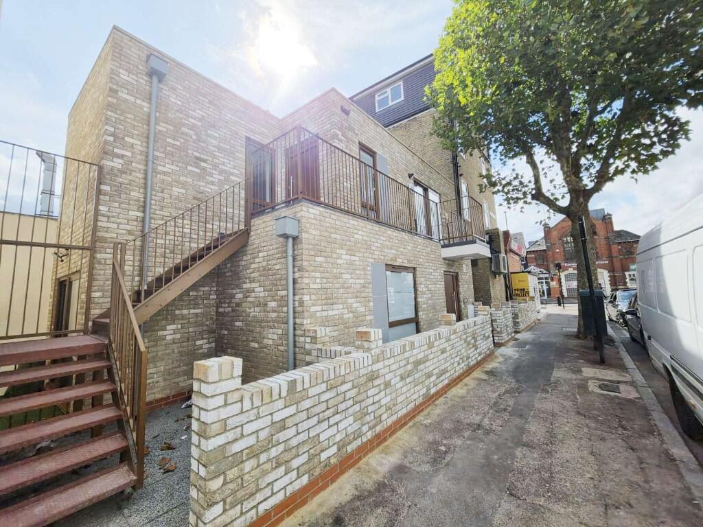 3 bed Apartment for rent in London. From Orange Square - London