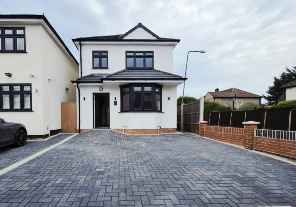 3 bed Detached for rent in Chigwell Row. From Orange Square - London