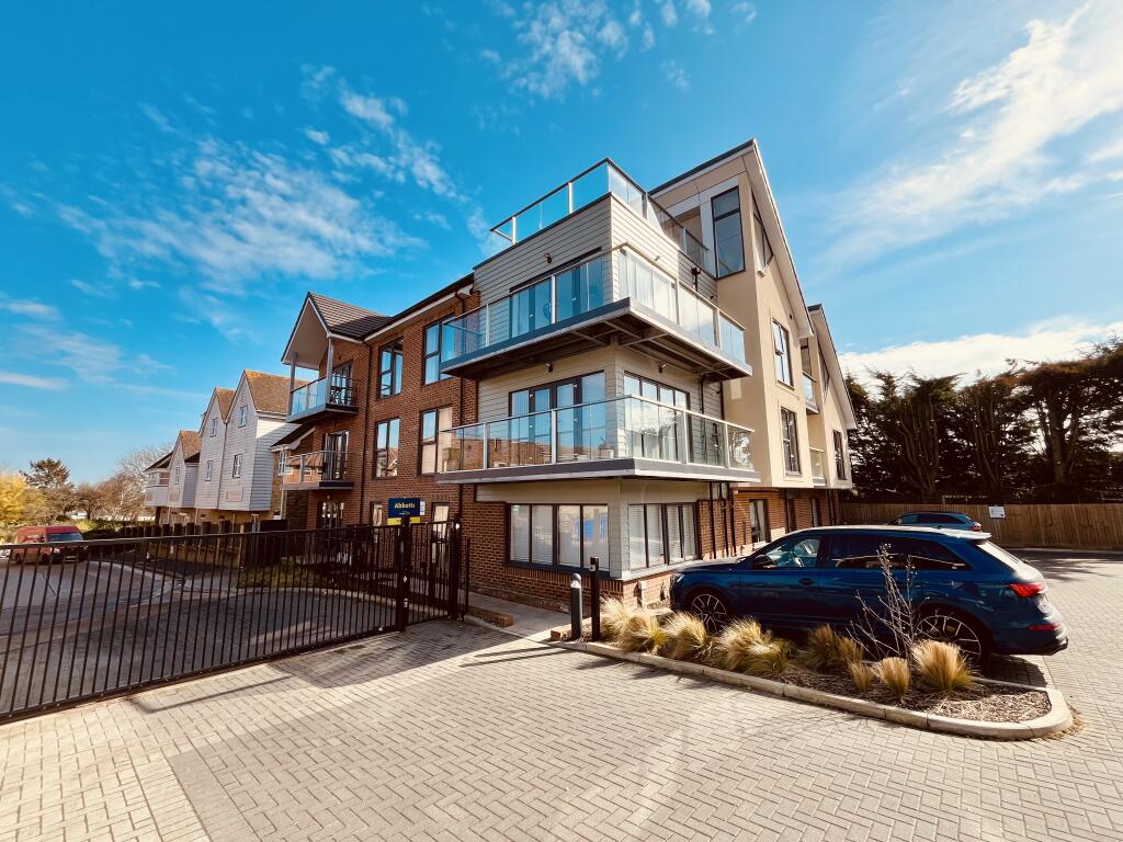 2 bed Apartment for rent in Rayleigh. From Property Stop - Chelmsford