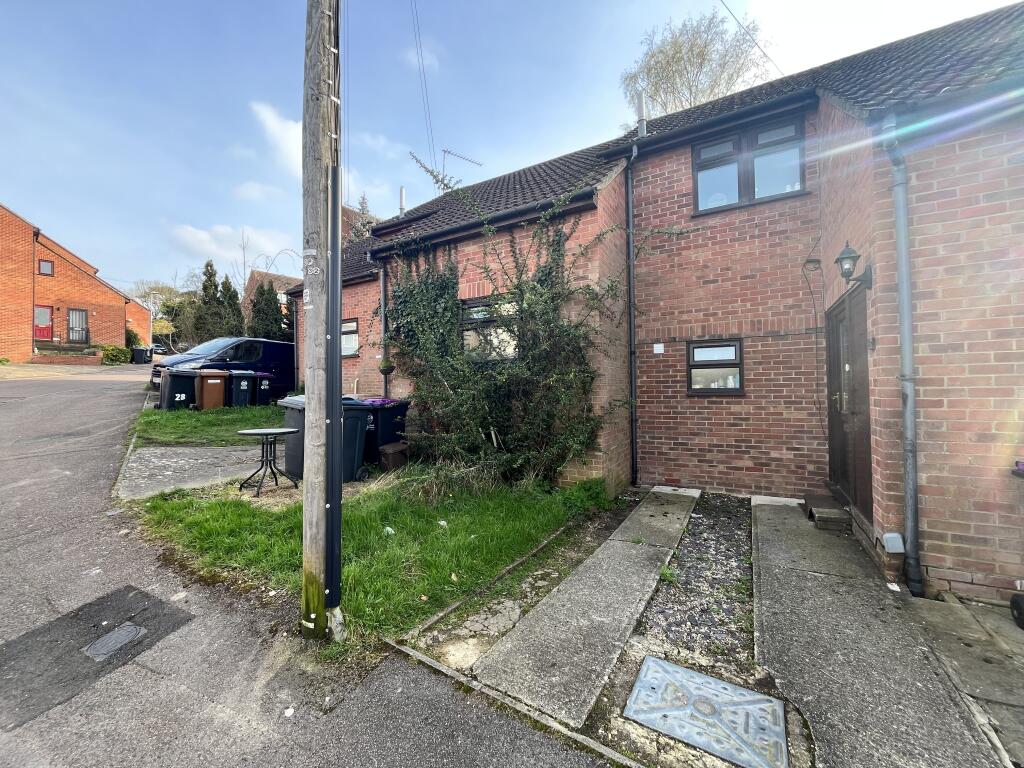 2 bed Mid Terraced House for rent in Bishop's Stortford. From Property Stop - Chelmsford 2 bed Mid Terraced House for rent in Bishop's Stortford. From Property Stop - Chelmsford
