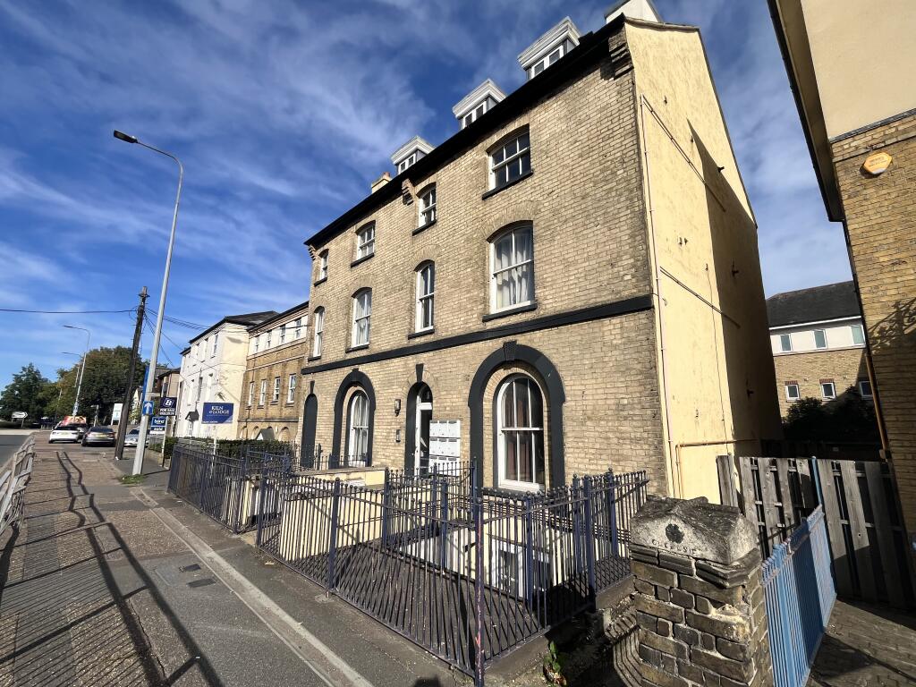 1 bed 1st Floor Flat for rent in Chelmsford. From Property Stop - Chelmsford