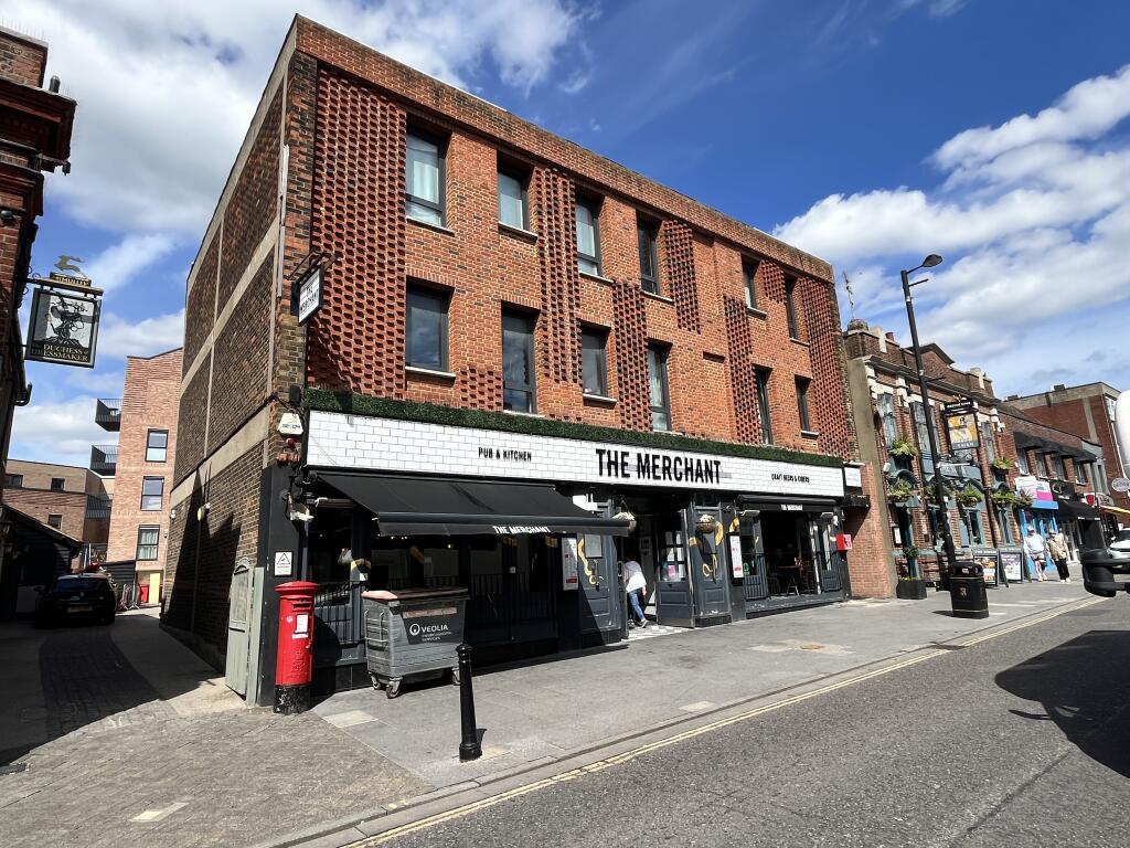 2 bed Apartment for rent in Brentwood. From Property Stop - Chelmsford