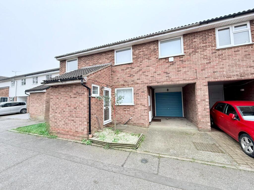 3 bed Mid Terraced House for rent in Broomfield. From Property Stop - Chelmsford