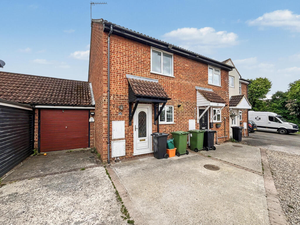 2 bed End of Terrace for rent in Wickford. From Property Stop - Chelmsford