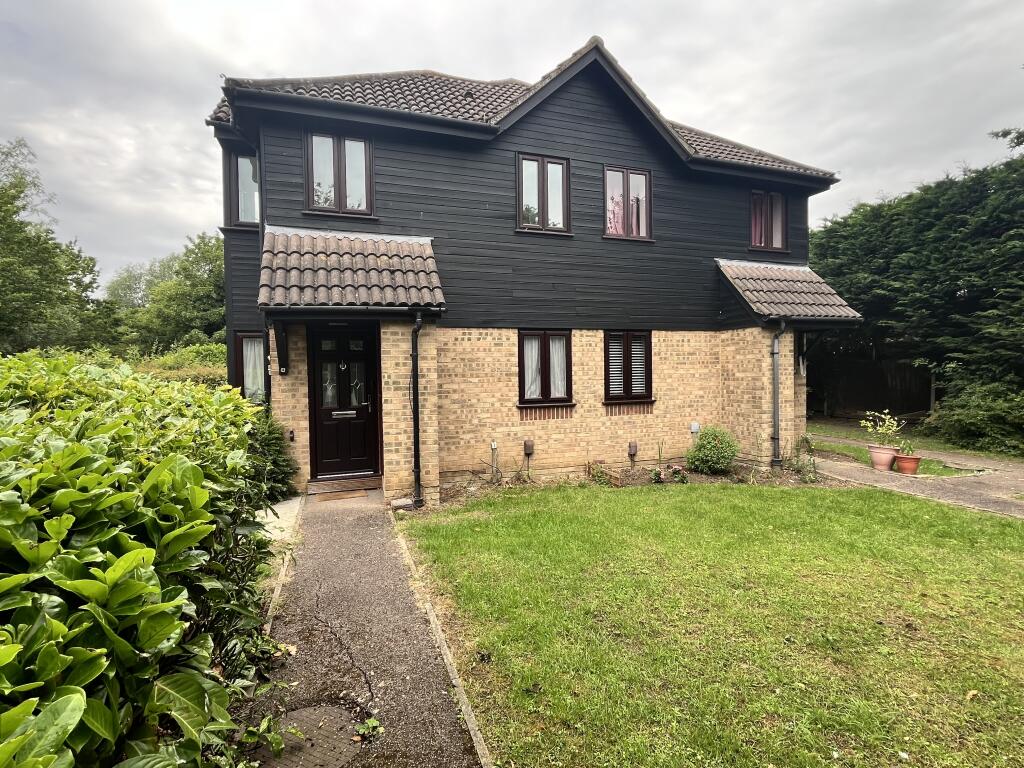 1 bed Mid Terraced House for rent in Basildon. From Property Stop - Chelmsford