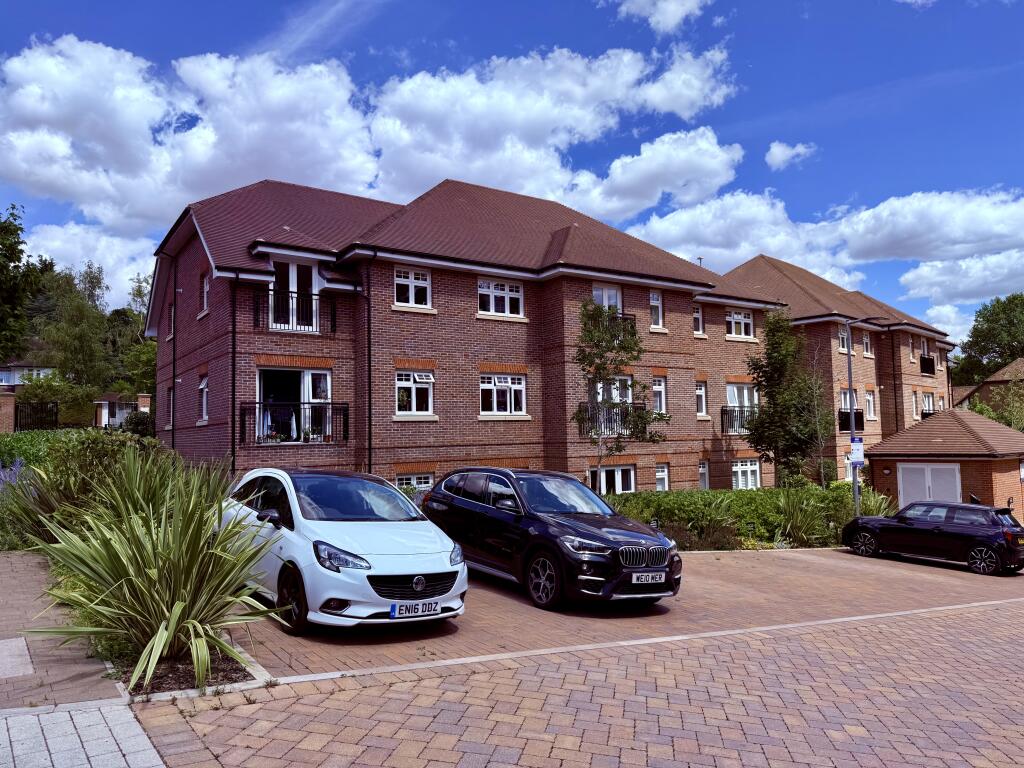 2 bed Apartment for rent in Brentwood. From Property Stop - Chelmsford