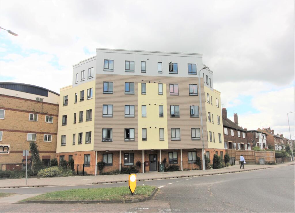2 bed Apartment for rent in Chelmsford. From Property Stop - Chelmsford