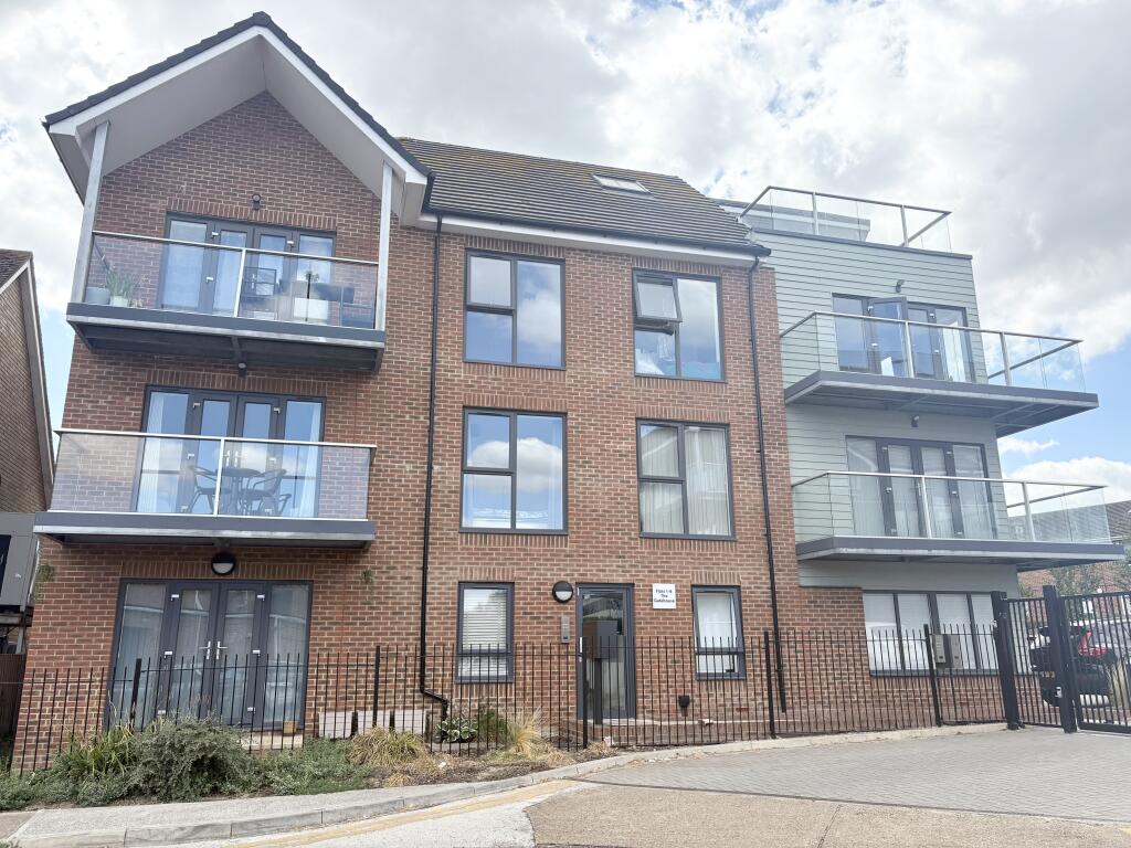 2 bed Apartment for rent in Rayleigh. From Property Stop - Chelmsford 2 bed Apartment for rent in Rayleigh. From Property Stop - Chelmsford