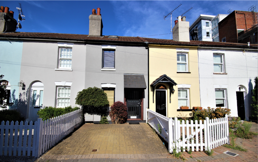 1 bed Mid Terraced House for rent in Brentwood. From Property Stop - Chelmsford