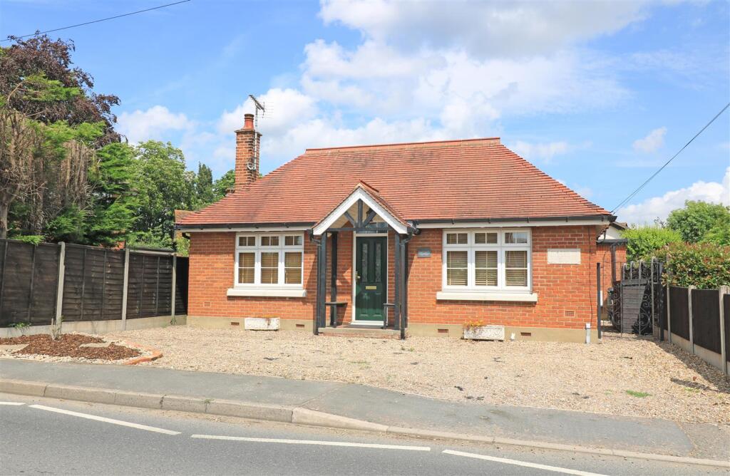 2 bed Detached bungalow for rent in Hatfield Peverel. From Property Stop - Chelmsford 2 bed Detached bungalow for rent in Hatfield Peverel. From Property Stop - Chelmsford