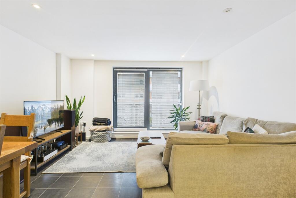 2 bed 1st Floor Flat for rent in Merton. From Samuel Estates