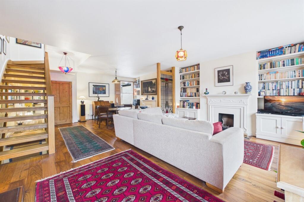 3 bed Annexe for rent in London. From Samuel Estates