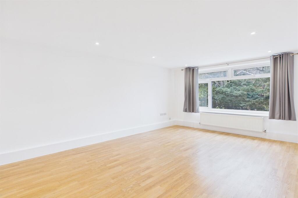 2 bed 1st Floor Flat for rent in Worcester Park. From Samuel Estates