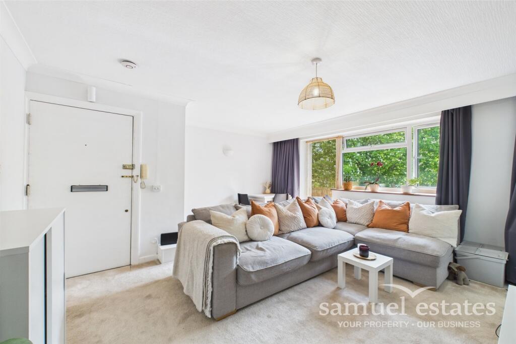 1 bed 1st Floor Flat for rent in Long Ditton. From Samuel Estates