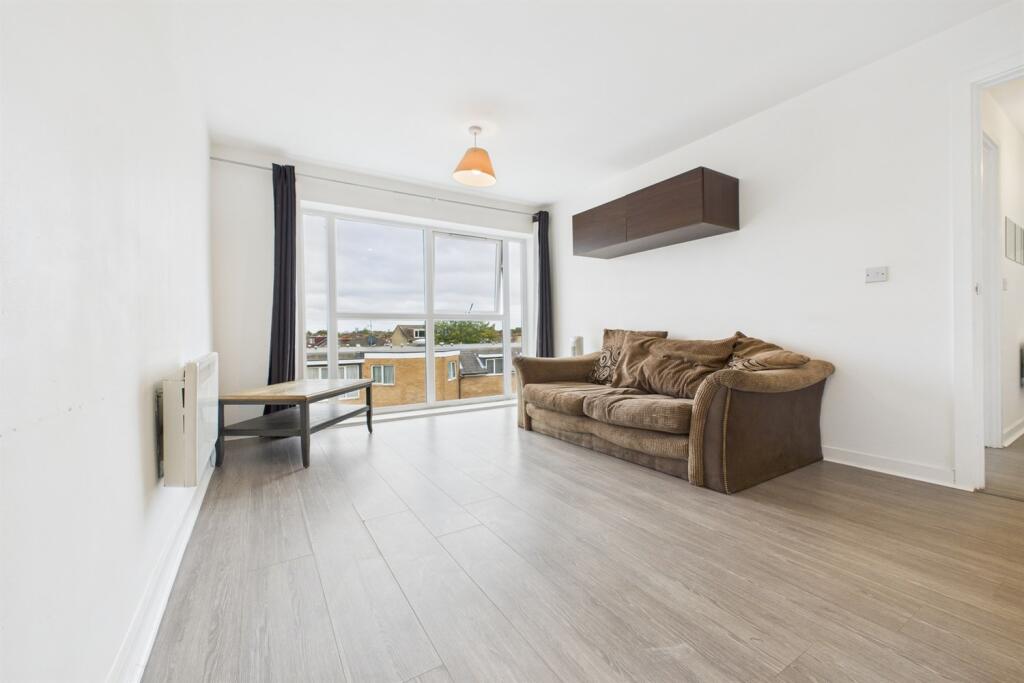 2 bed 1st Floor Flat for rent in Merton. From Samuel Estates