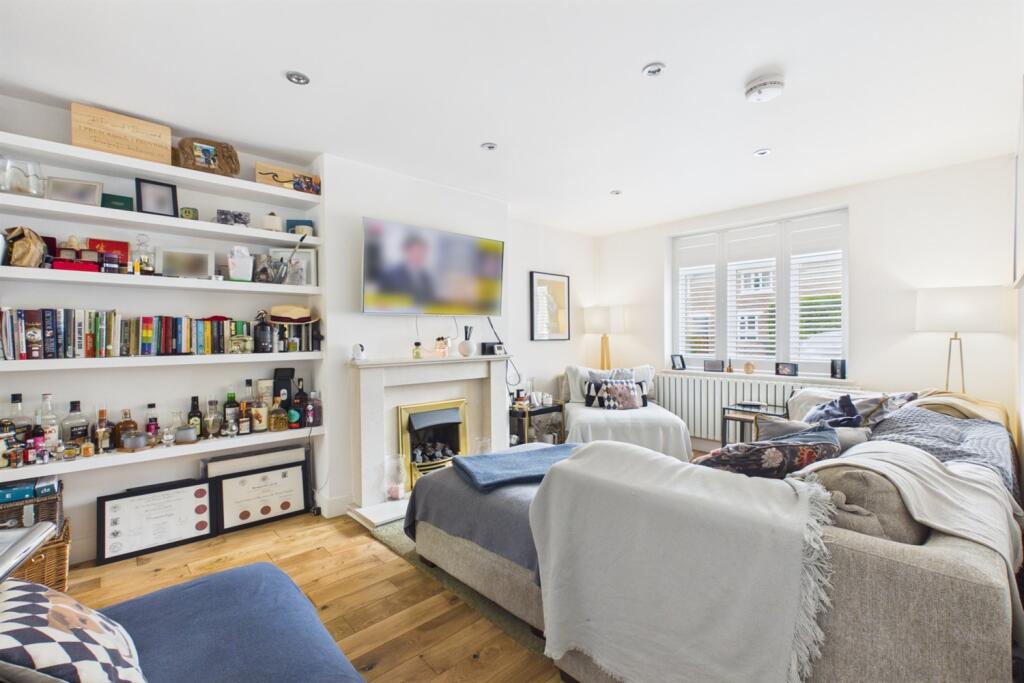 3 bed Mid Terraced House for rent in Mitcham. From Samuel Estates