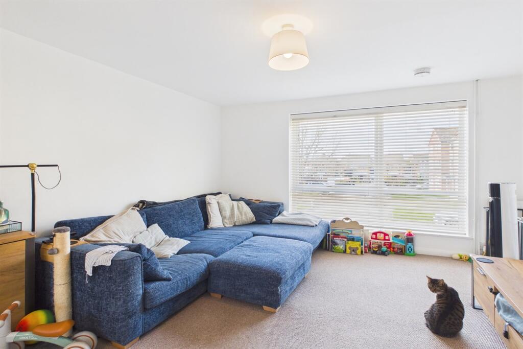 2 bed 1st Floor Flat for rent in New Malden. From Samuel Estates