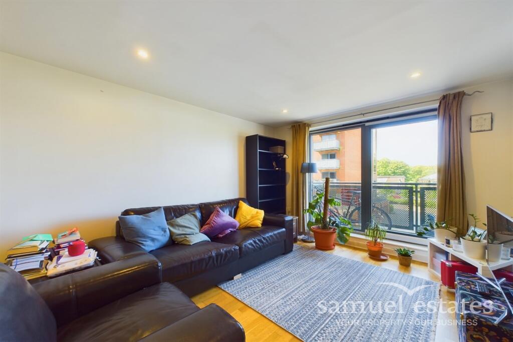 1 bed 1st Floor Flat for rent in London. From Samuel Estates