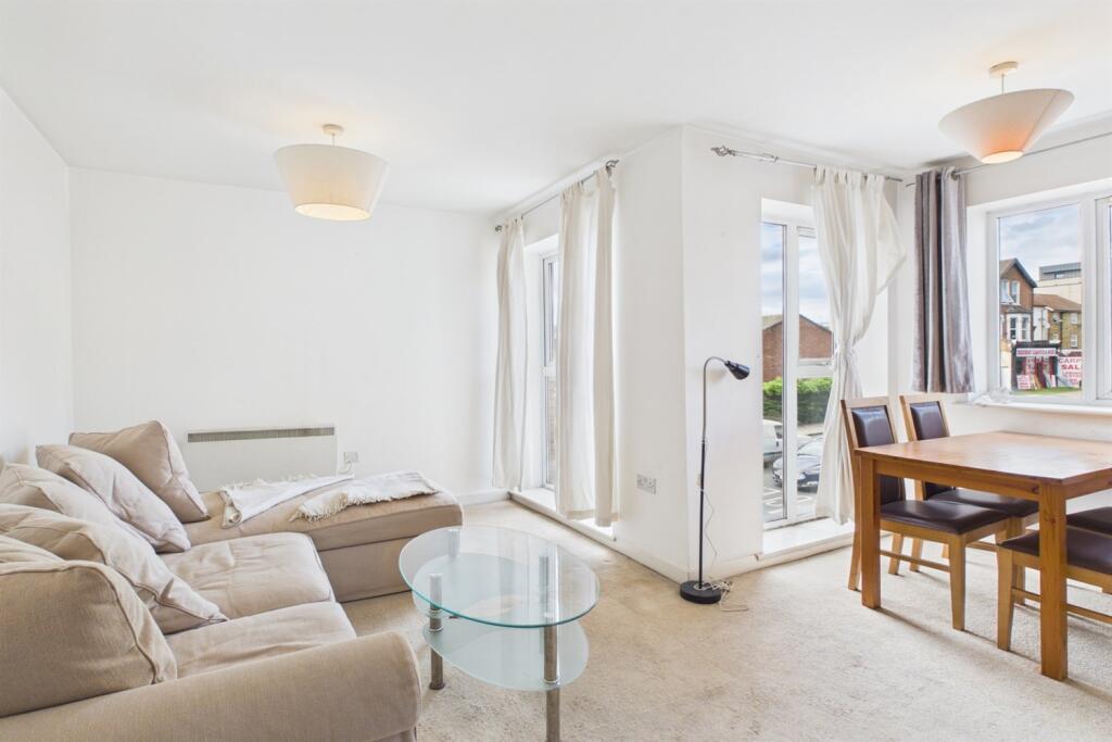 2 bed 1st Floor Flat for rent in Merton. From Samuel Estates 2 bed 1st Floor Flat for rent in Merton. From Samuel Estates