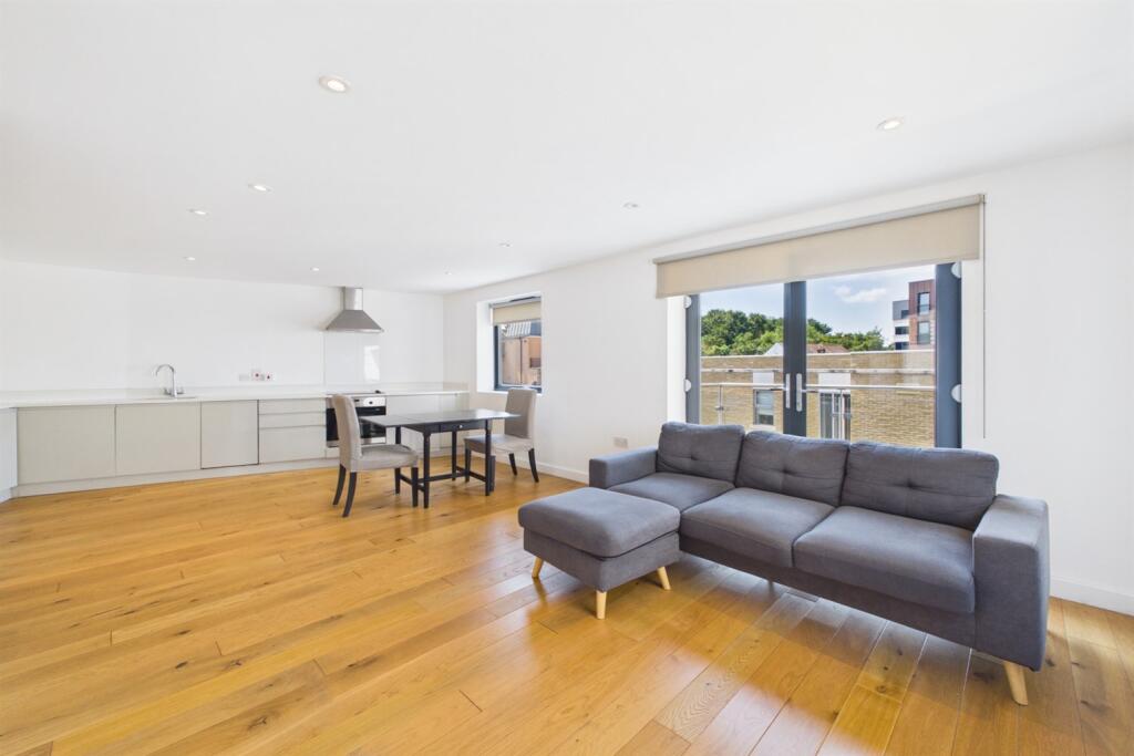 1 bed 1st Floor Flat for rent in London. From Samuel Estates