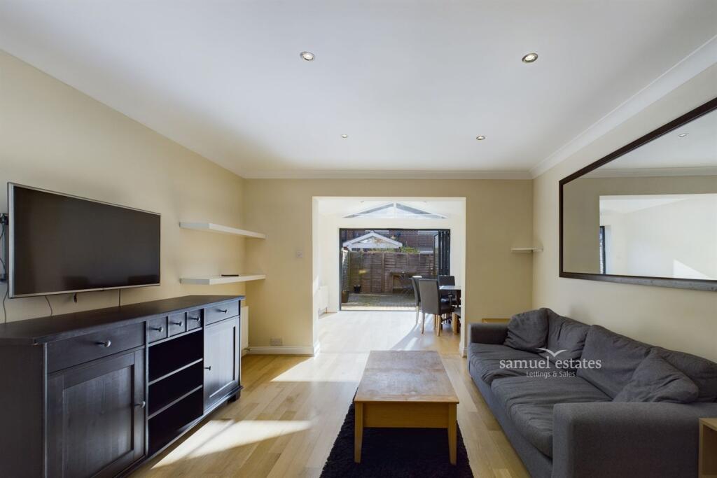 2 bed Mid Terraced House for rent in Wandsworth. From Samuel Estates 2 bed Mid Terraced House for rent in Wandsworth. From Samuel Estates
