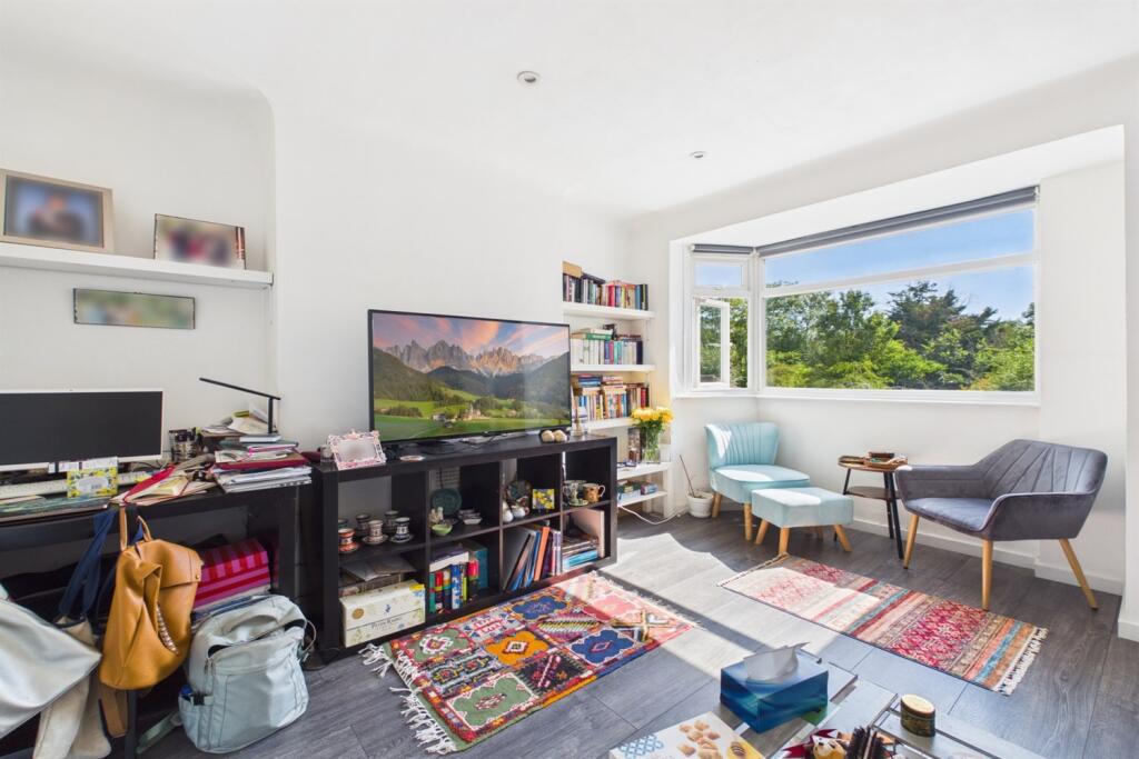 2 bed 1st Floor Flat for rent in London. From Samuel Estates 2 bed 1st Floor Flat for rent in London. From Samuel Estates