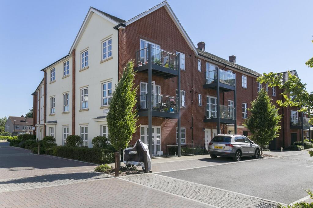 2 bed 1st Floor Flat for rent in Mitcham. From Samuel Estates 2 bed 1st Floor Flat for rent in Mitcham. From Samuel Estates
