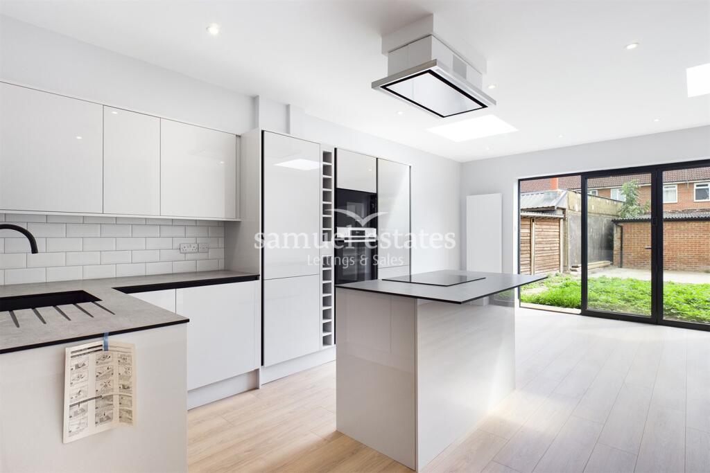 3 bed End of Terrace for rent in Mitcham. From Samuel Estates