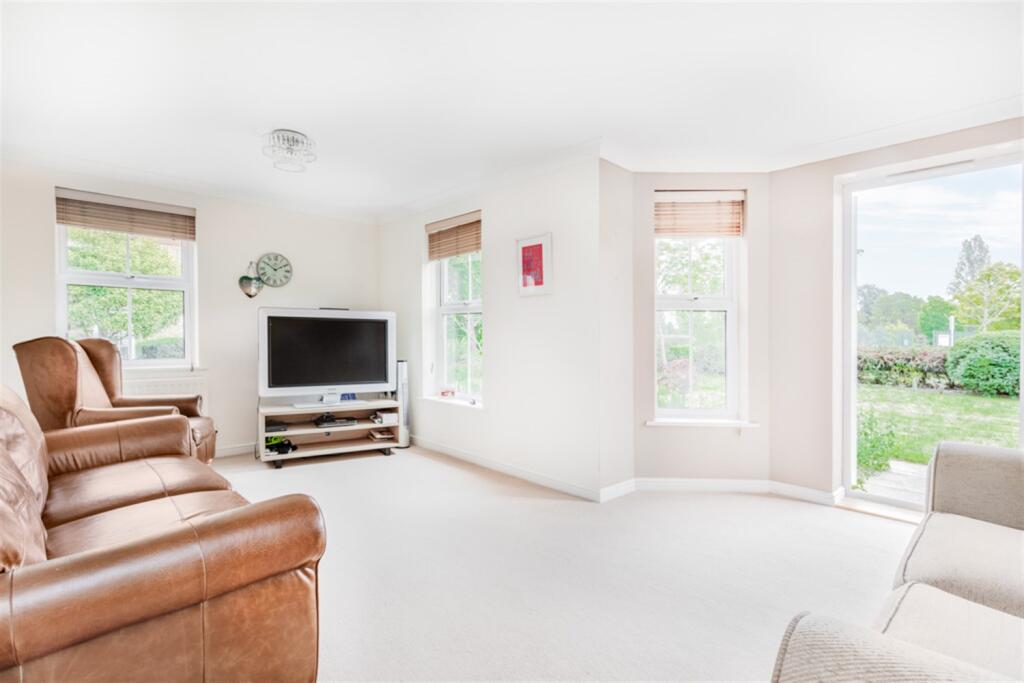 3 bed 1st Floor Flat for rent in Epsom. From Samuel Estates 3 bed 1st Floor Flat for rent in Epsom. From Samuel Estates