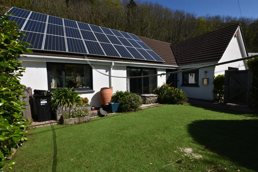 3 bed Semi-detached bungalow for rent in Portreath. From Redwood Estate Agents Limited - Redruth