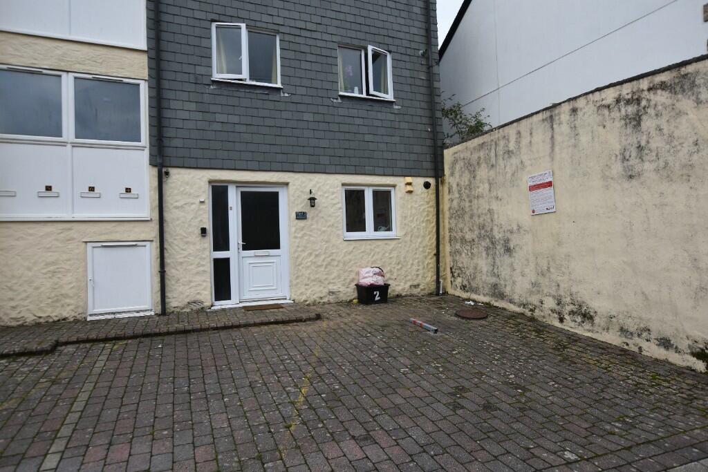 2 bed 1st Floor Flat for rent in Camborne. From Redwood Estate Agents Limited - Redruth