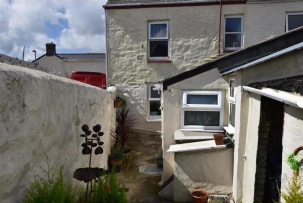 3 bed End of Terrace for rent in Redruth. From Redwood Estate Agents Limited - Redruth