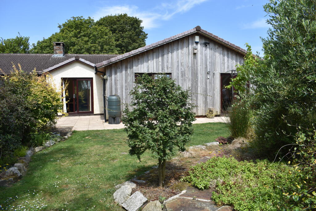 3 bed Detached bungalow for rent in Barripper. From Redwood Estate Agents Limited - Redruth