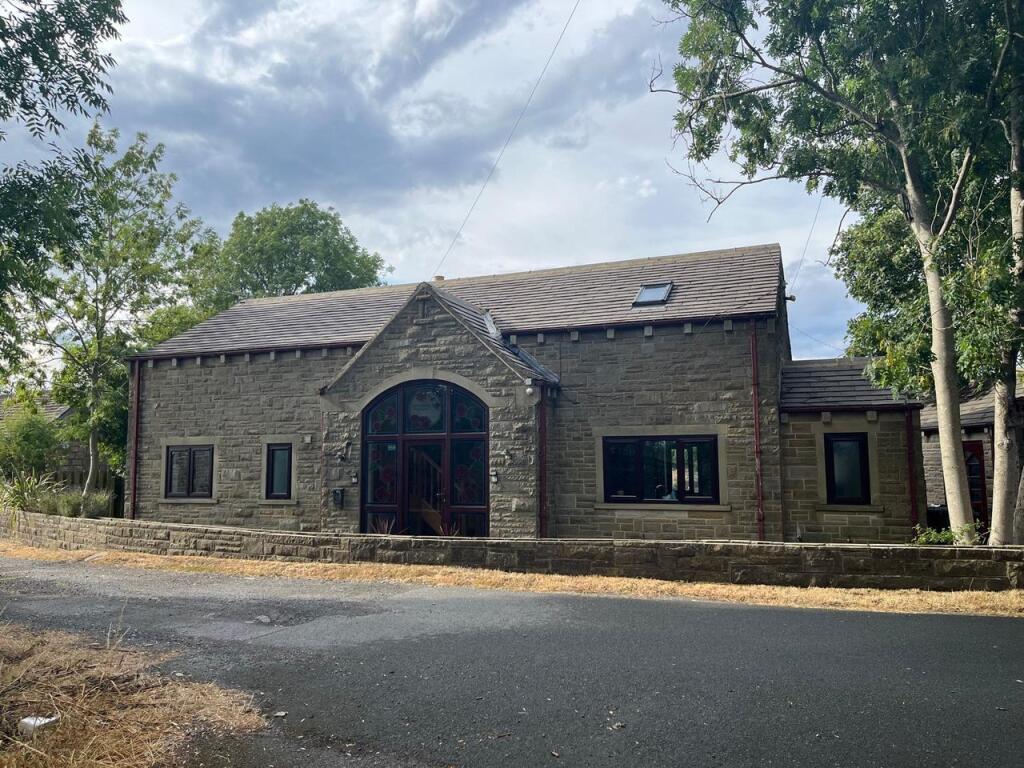 5 bed Detached for rent in Bradford. From Redwoods Estate Agency - Halifax 5 bed Detached for rent in Bradford. From Redwoods Estate Agency - Halifax