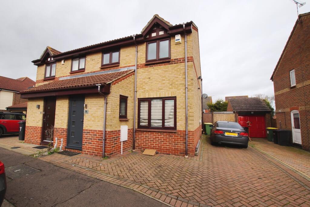 3 bed Semi Detached for rent in Rayleigh. From Elliott & Smith Partnership - Rayleigh 3 bed Semi Detached for rent in Rayleigh. From Elliott & Smith Partnership - Rayleigh