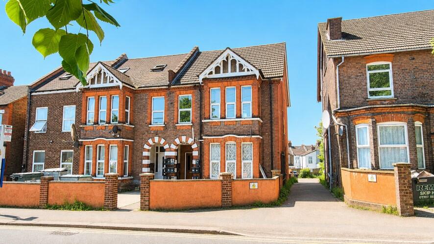 2 bed 1st Floor Flat for rent in Streatley. From Promptmove - Luton