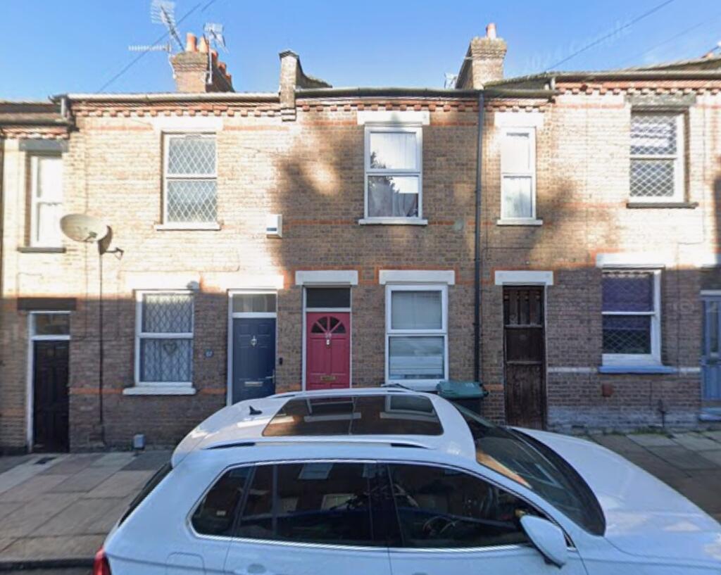 2 bed Mid Terraced House for rent in Luton. From Promptmove - Luton