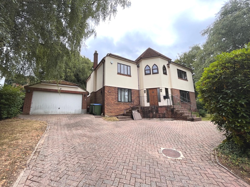 5 bed Detached House for rent in Rownhams. From Lets Rent Southampton - Lettings