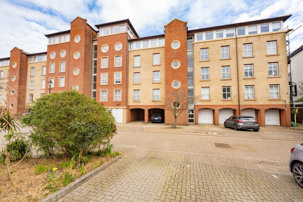 2 bed Apartment for rent in Southampton. From Pearsons estate Agents - Southampton