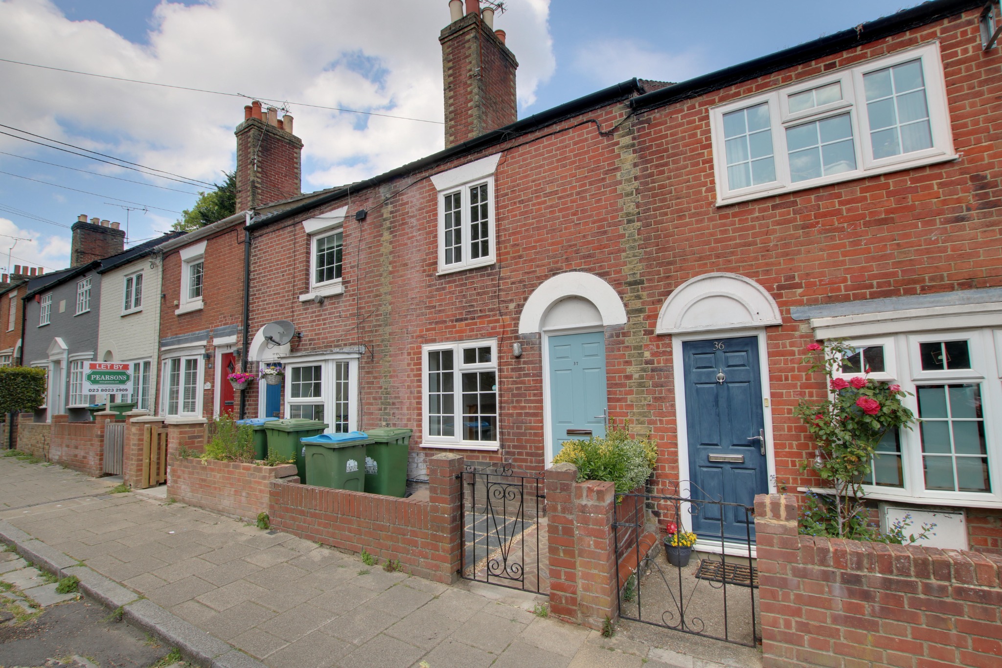 2 bed Mid Terraced House for rent in Southampton. From Pearsons estate Agents - Southampton