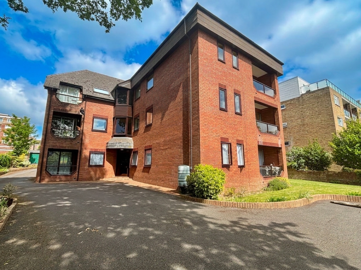 2 bed 1st Floor Flat for rent in Southampton. From Pearsons estate Agents - Southampton