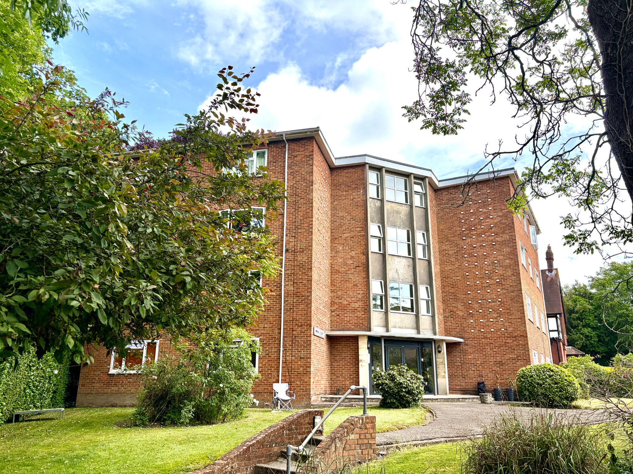 3 bed Apartment for rent in Southampton. From Pearsons estate Agents - Southampton