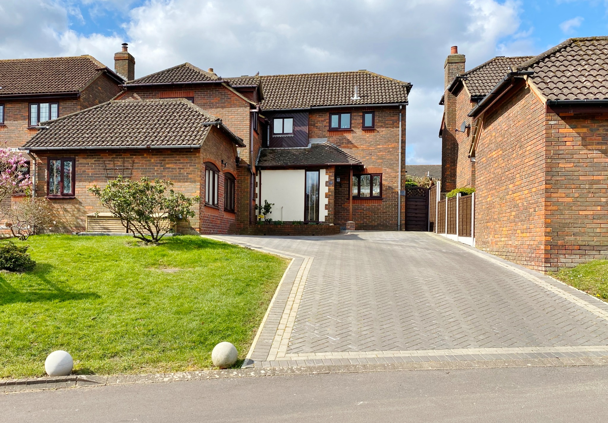 5 bed Detached for rent in Southampton. From Pearsons Estate Agents - Hythe 5 bed Detached for rent in Southampton. From Pearsons Estate Agents - Hythe